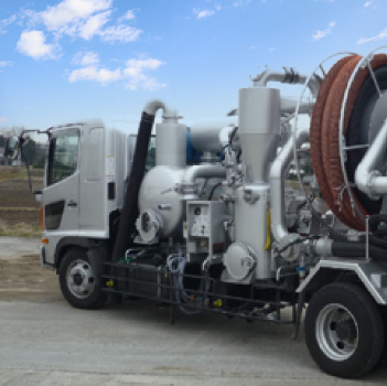 活性炭交換・吸引作業